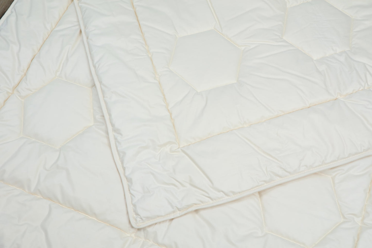 Steppbett Tussah-Wildseide – edles Naturprodukt mit kbA-Baumwollbezug, auf Bestellung gefertigt | KLEINER Naturbettwaren