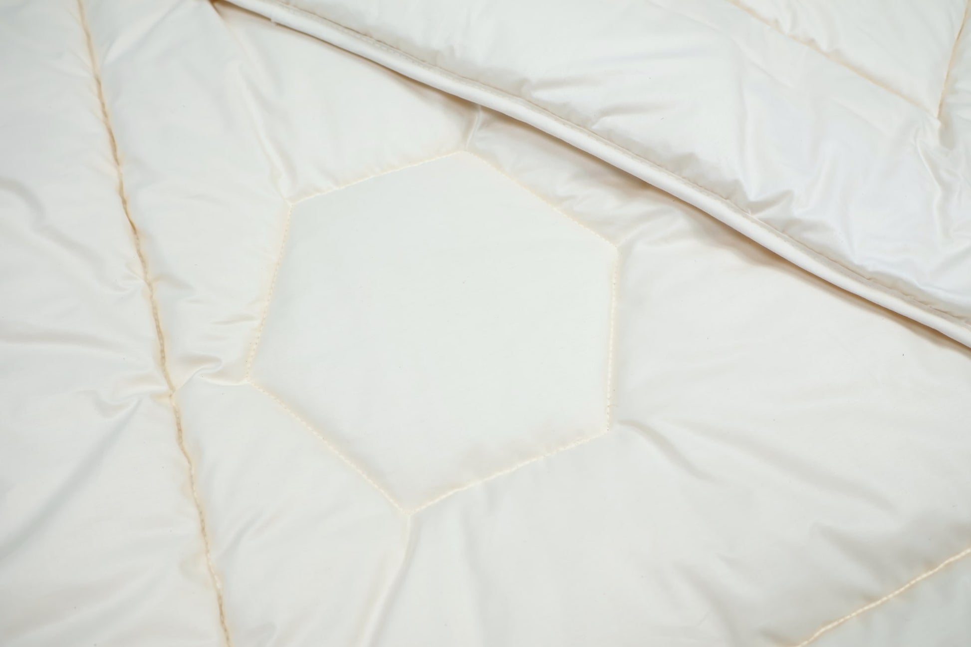 Steppbett Tussah-Wildseide – edles Naturprodukt mit kbA-Baumwollbezug, auf Bestellung gefertigt | KLEINER Naturbettwaren
